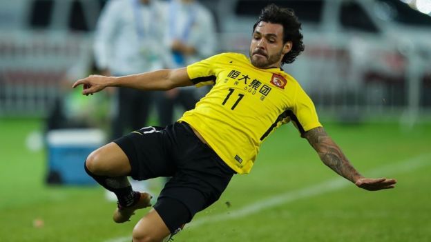 Ricardo Goulart bisa menjadi pemain asal Brasil kedua yang memperkuat timnas China.