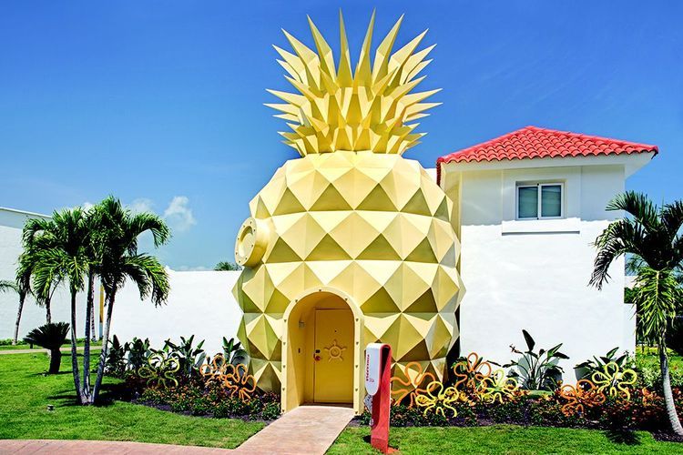 Replika rumah nanas SpongeBob bernama The Pineapple yang ada di Republik Dominika