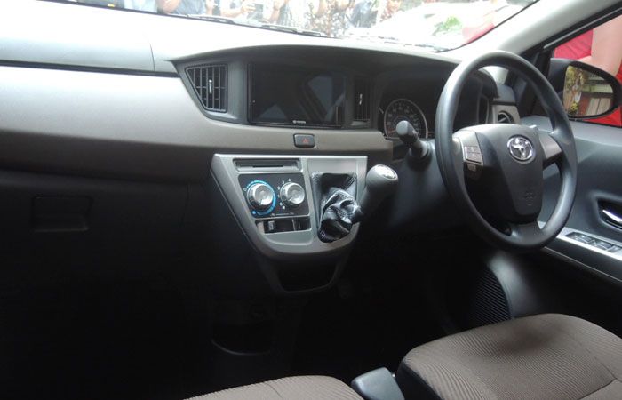 Tampilan interior New Calya