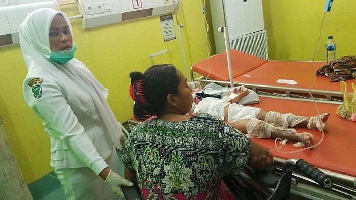Icha Maulida (3) yang mengalami luka bakar cukup serius dan ibunya, Yulia Ningsih, telah dirujuk ke RSUZA Banda Aceh dengan ambulance RSUD Langsa.   