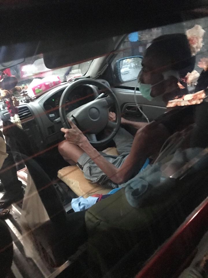 Sopir Taksi Ini Nekat Bekerja dengan Selang Makanan Terpasang Demi Lunasi Biaya Rumah Sakit, Aksinya Justru Dikritik Warganet