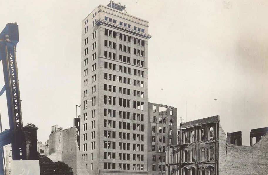 Foto gempa bumi San Francisco 1906 yang menewakan 3.000 orang.