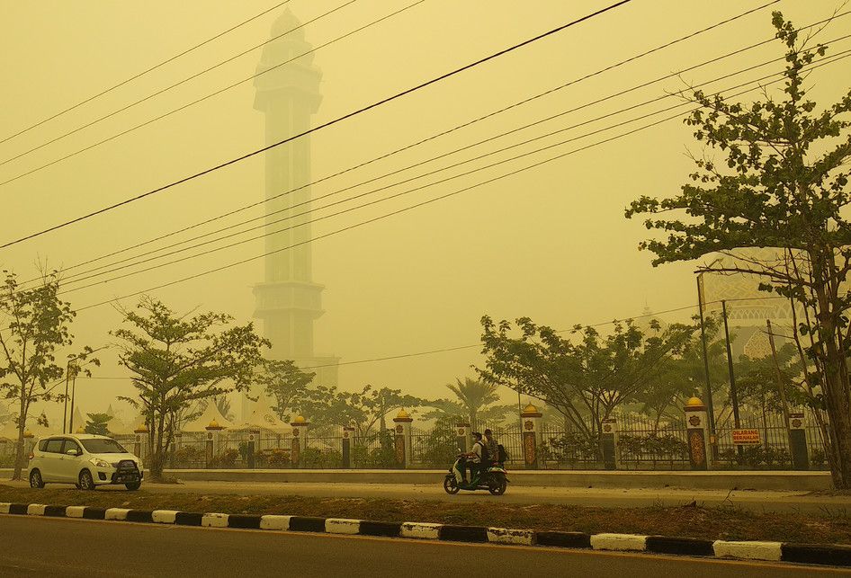 Kabut asap menyelimuti Kota Palangkaraya, Kalimantan Tengah,  Selasa (17/9/2019). 