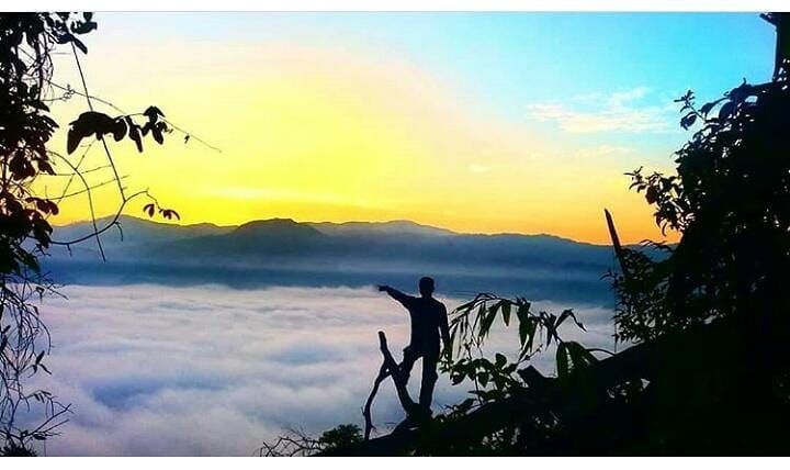 Negeri di Atas Awan Gunung Luhur