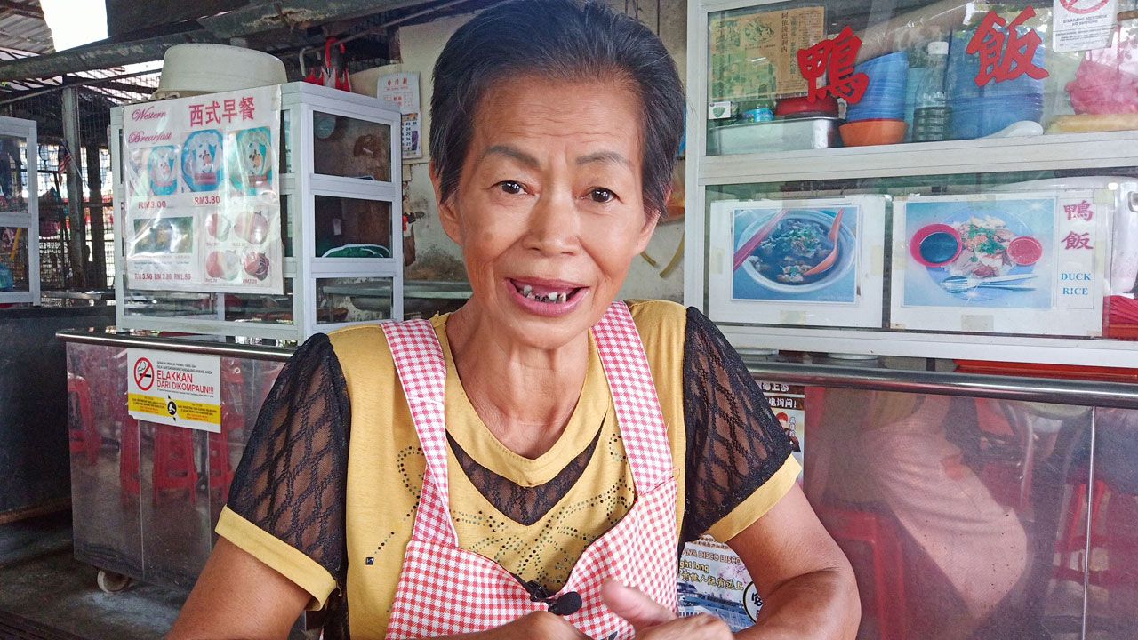 Xiuying, wanita 64 tahun yang mendedikasikan dirinya untuk merawat anjing dan kucing terlantar
