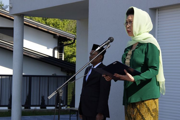 Amelia Achmad Yani mengadakan upacara peringatan Hari Kesaktian Pancasila pada 1 Oktober 2017 pagi di Wisma Indonesia Sarajevo
