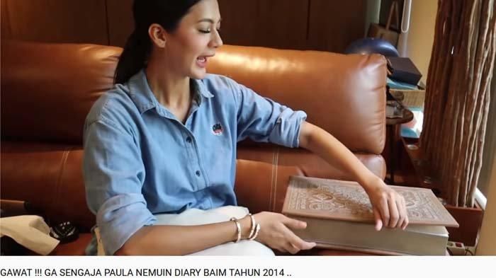 Paula Verhoeven hendak membuka buku diary Baim Wong