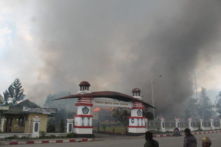 Kantor Bupati Jayawijaya yang dibakar massa pada Senin (23/9/2019) kemarin.