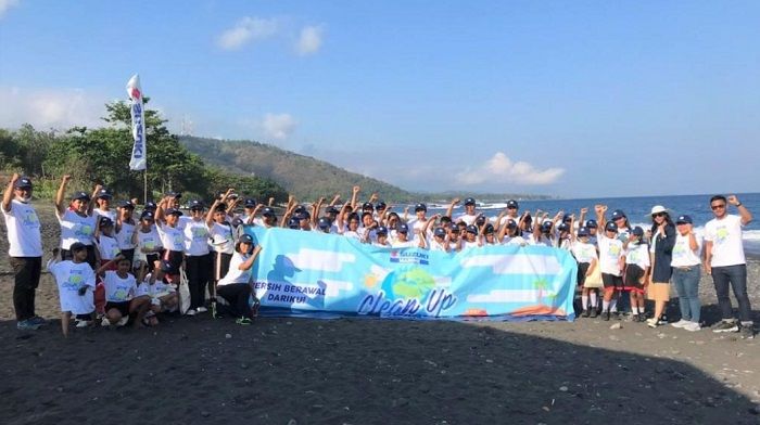 Suzuki bersama diler Sinta Marine  menginisiasi aksi bersih-bersih pantai.