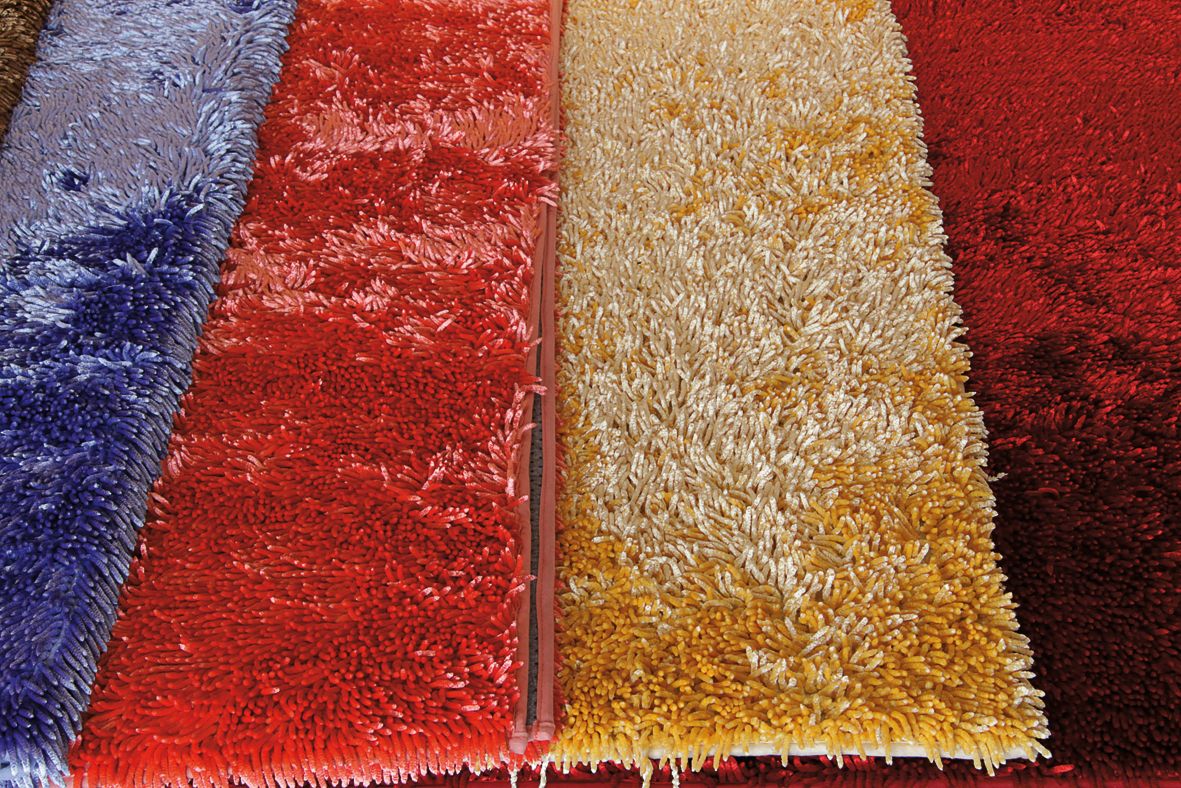Ragam warna karpet berbulu gimbal untuk ruangan Anda.