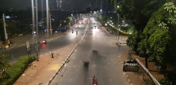 Arus lalu lintas menuju Jalan Pejompongan Raya, depan kantor BPK telah pulih kembali, pada Rabu (25/9/2019) subuh.