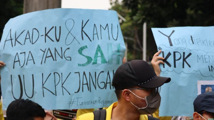 Berbagai ekspresi aspirasi disampaikan mahasiswa yang berunjuk rasa di sekitar gedung MPR/DPR/DPD, Senayan, Selasa (24/9/2019).