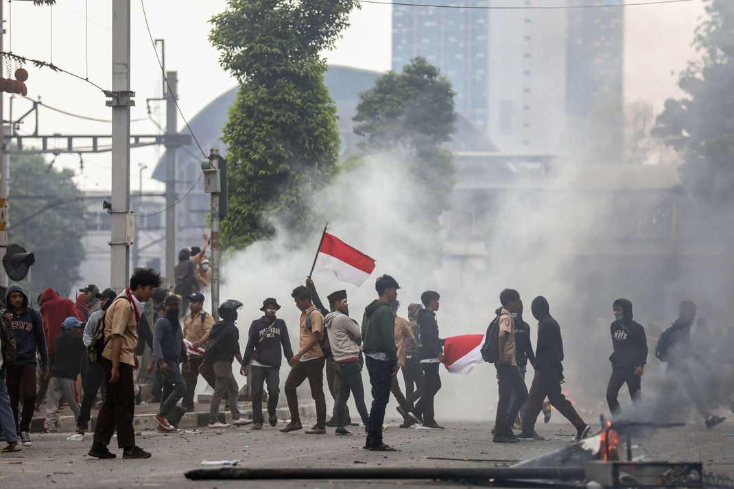 Pelajar melakukan Aksi Tolak RUKHP di Belakang Gedung DPR/MPR, Palmerah, Jakarta Barat, Rabu (25/9/2019).  