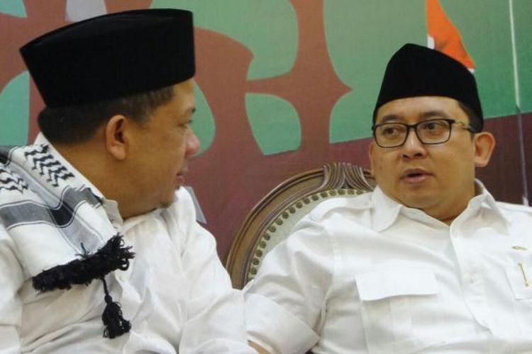 Fahri Hamzah dan Fadli Zon di kompleks Parlemen, Senayan, Jakarta, Jumat (4/11/2016). 