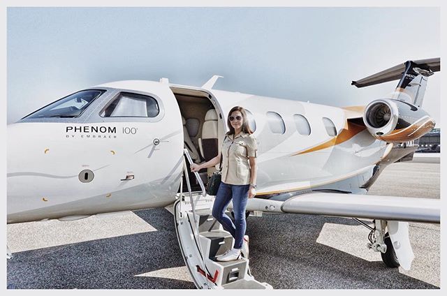 Maia Estianty memakai jenis pesawat jet pribadi phenom 300 