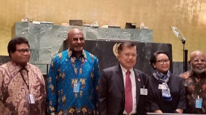Nick Messet (2 dari kiri), bersama Wakil Presiden Indonesia, Jusuf Kalla