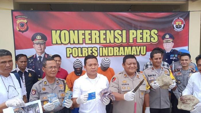 Kapolres Indramayu, AKBP M Yoris MY Marzuki saat melakukan konferensi pers di Mapolres Indramayu, Jumat (27/9/2019). 