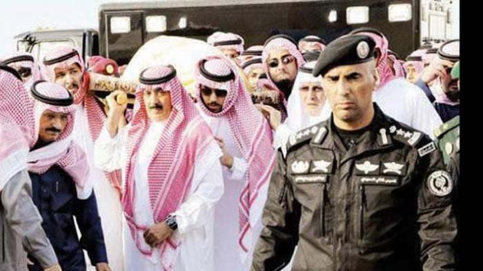 Mayor Jenderal Abdul Aziz Al-Faghm, ketika mengawal pemakaman Raja Abdullah Al-Saud.