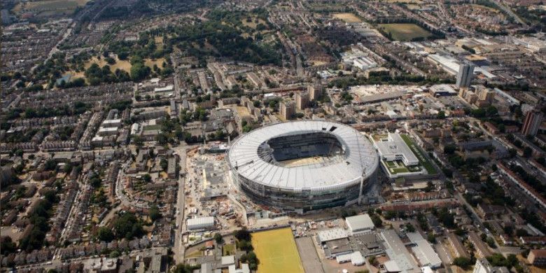 Foto konstruksi stadion Tottenham Hotspur.