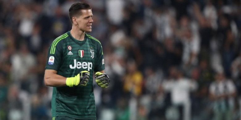 Reaksi kiper Juventus, Wojciech Szczesny, dalam partai Liga Italia lawan Napoli di Allianz Turin, 29