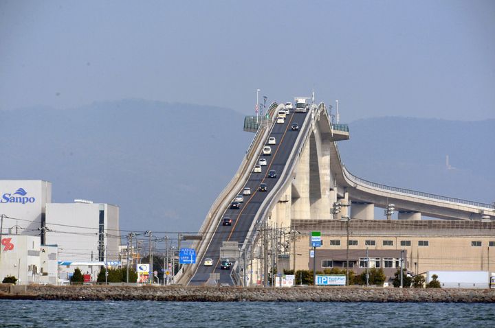 Jembatan Mirip Rollercoaster di Jepang, Terlihat Kengeriannya dalam Video Ini!