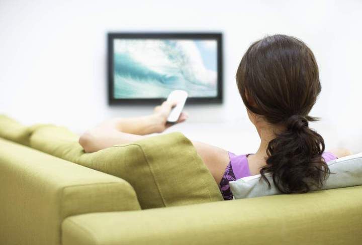 Siapa Sangka Segini Jarak Aman Menonton TV yang Jarang Diketahui, Pecinta Netflix Mesti Tahu!