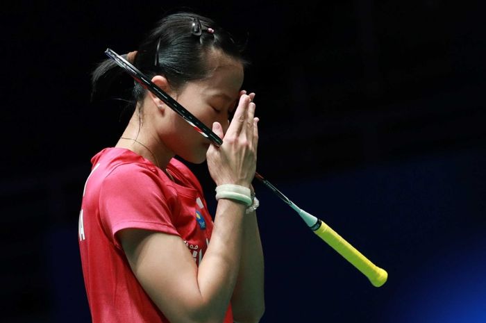 Ekspresi tunggal putri Indonesia, Fitriani usai kalah pada babak pertama Malaysia Open 2019, Rabu (3/4/2019)
