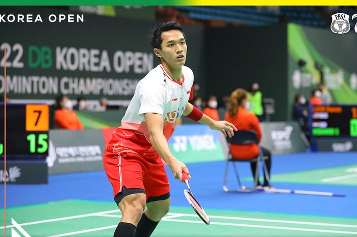 Tunggal putra Indonesia, Jonatan Christie saat menghadapi Soong Joo Ven di babak pertama Korea Open 2022.