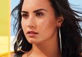 Demi Lovato Sembuh dari Overdosis, Sang Penyanyi Langsung Gandeng Seorang Desainer Tampan