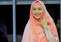 Foto Bersama, Ekspresi Putri Oki Setiana Dewi Jadi Sorotan