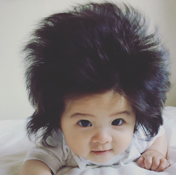 Potret Baby Chanco yang berambut tebal