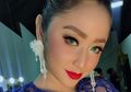 Ditengah Prahara dengan Keponakannya, Dewi Perssik Bahagia Temui Orang Ini