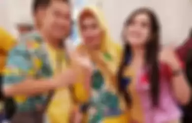 Bu Dendy, Pak Dendy, bersama penyanyi dangdut Nella Kharisma