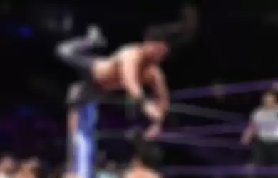 Mustafa Ali ketika menghadapi Itami di 205 Live