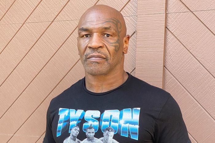 Mike Tyson tak segan pakai cara licik untuk kalahkan roy jones jr