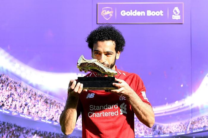 Mohamed Salah dengan penghargaan Golden Boot