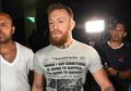 Viral Video Conor McGregor Rampas dan Rusak Ponsel Milik Salah Satu Penggemarnya