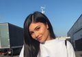 Berulang Tahun, Kylie Jenner Pakai Baju Seharga 116 Juta yang Dihiasi 70 Ribu Kristal, Seperti Apa?