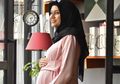 Maternity Shoot Pertama Kali, Begini Penampilan Cantik Zeezee Shahab