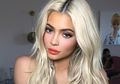 Trik Agar Pipi Tampak Lebih Tirus dengan Makeup ala Artis Hollywood Kylie Jenner