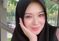 Santunnya 5 Gaya Ayana Moon saat Mengenakan Khimar. Tiru Yuk!