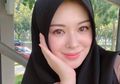 Ayana Moon Mengenakan 1 Kemeja untuk 4 Gaya Modis! Suka yang Mana?
