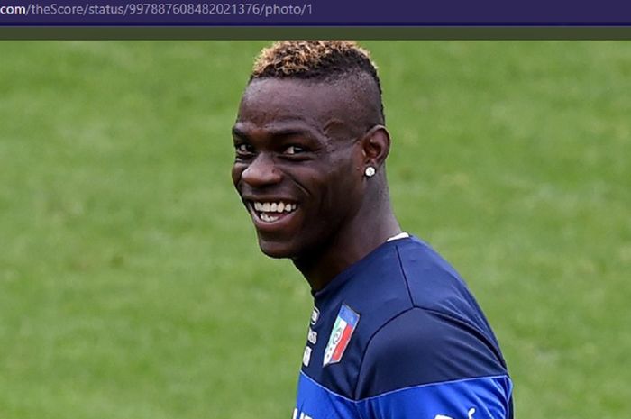 Mario Balotelli saat memperkuat timnas Italia.