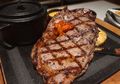 Yuk, Nikmati Sensasi Makan Steak yang Dipanggang dengan Arang