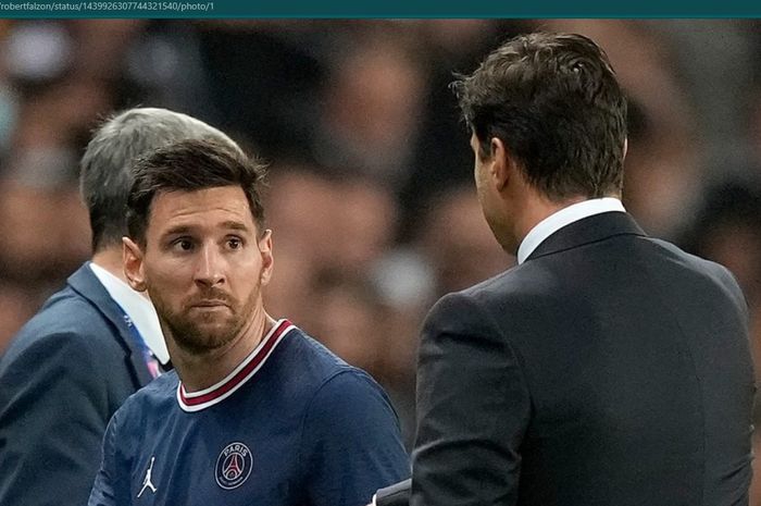 Momen Lionel Messi menolak jabat tangan dengan Mauricio Pochettino dalam laga PSG kontra Olympique Lyon.