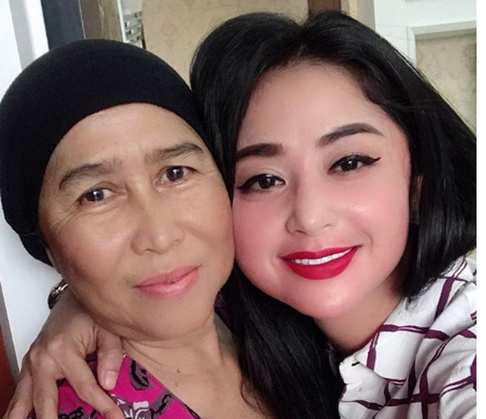 Dewi Perssik ungkap jadi menantu yang paling beruntung karena punya mertua yang tulus menyayanginya