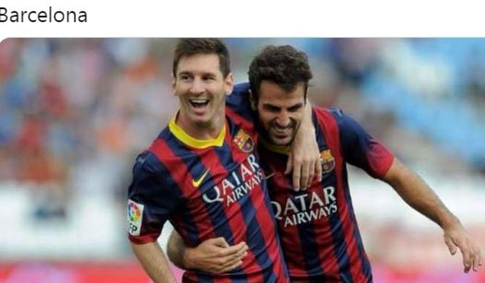 Megabintang Barcelona, Lionel Messi, melakukan selebrasi bersama Cesc Fabregas.
