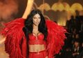 Catwalk Terakhir di Victoria’s Secret, Adriana Lima Menangis di Runway