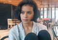 6 Gaya Modis dengan Outfit Putih Ala Anak Sophia Latjuba, Eva Celia