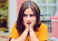 Prilly Latuconsina dan 5 Artis Indonesia Ini Pede Pamer Wajah Tanpa Makeup!